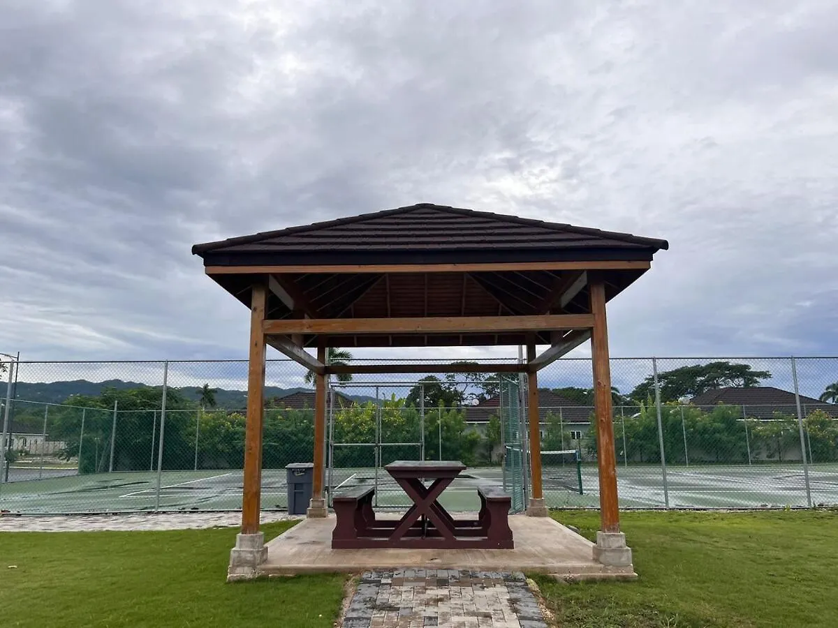 Charming Retreat Beach Access Saint Annʼs Bay 0*,  Jamajka
